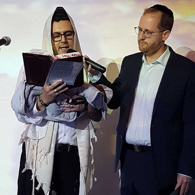 ערך את הטקס. ידידיה מאיר (צילום: LOOK צלמים) ערך את הטקס. ידידיה מאיר (צילום: LOOK צלמים)