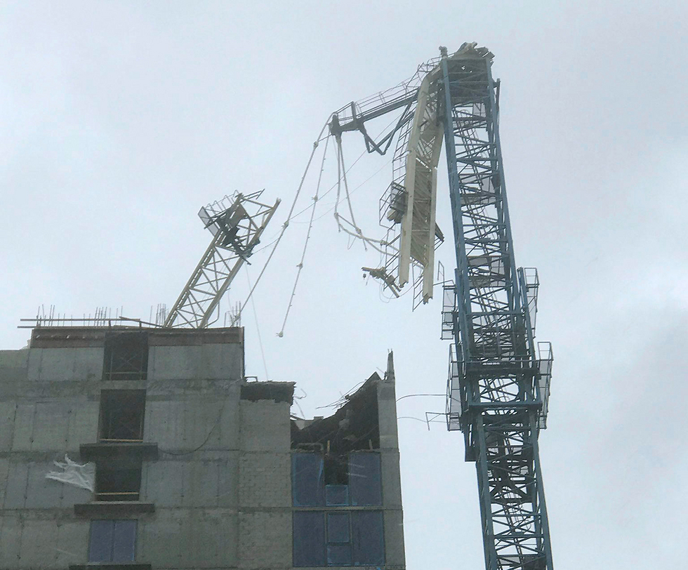 Irma tears down crane (Photo: AP)