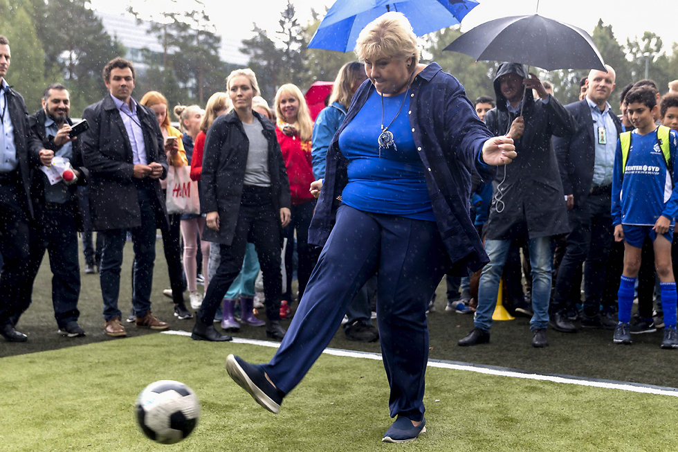 פופולרית ומנוסה. ראש ממשלת נורבגיה ארנה סולברג (צילום: AFP) (צילום: AFP)
