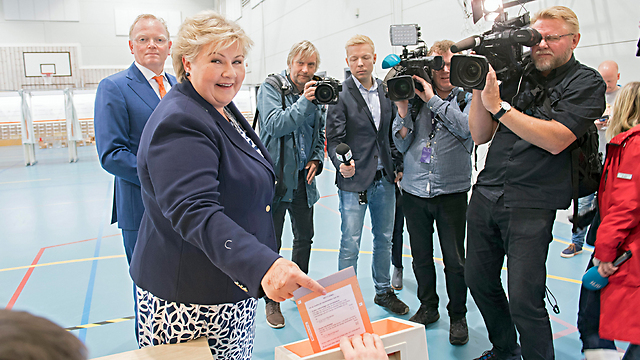 מפלגתה אינה הגדולה בפרלמנט, אבל תרכיב את הקואליציה הבאה. ראש ממשלת נורבגיה ארנה סולברג (צילום: EPA) (צילום: EPA)