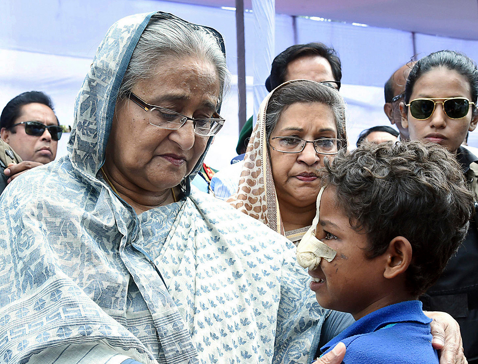 "חסרתמילים". ראש ממשלת בנגלדש שייח חסינה מבקרת פליטים בני רוהינגה (צילום: AP) (צילום: AP)