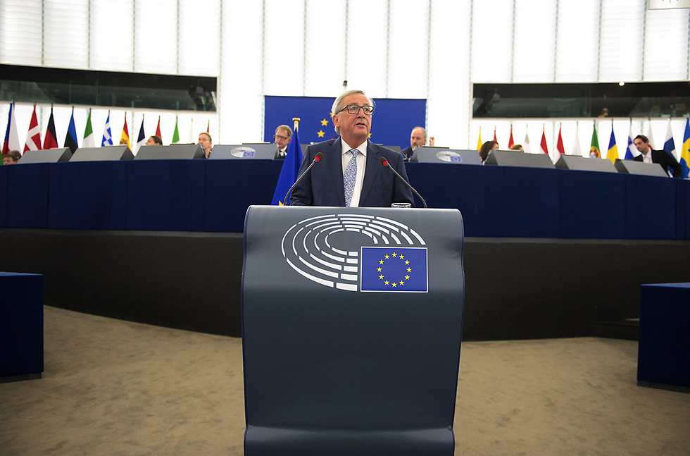 יונקר נושא את דבריו בפני הפרלמנט האירופי בשטרסבורג, צרפת (צילום: AFP) (צילום: AFP)