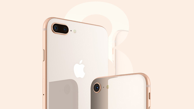 אייפון 8 פלוס (למעלה) (צילום: Apple) (צילום: Apple)