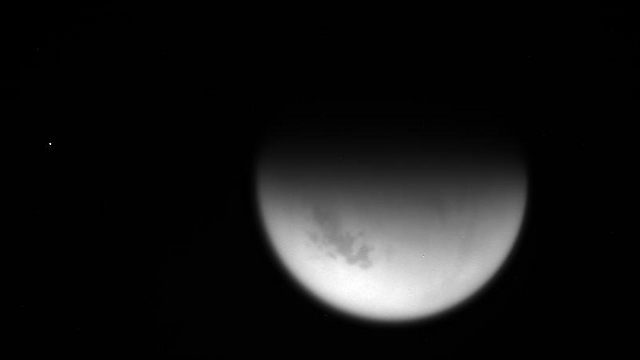 פרידה מהירח טיטאן (צילום: נאס"א) (צילום: נאס