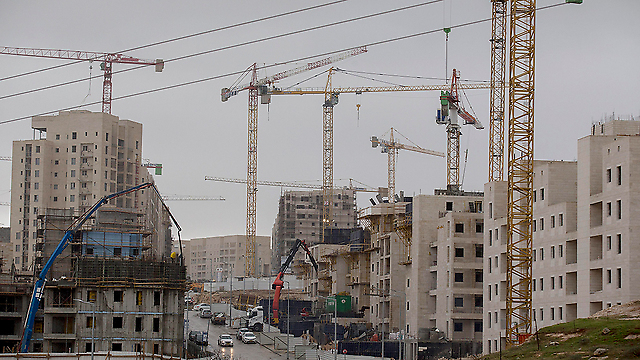 אתר בנייה בשכונת הר חומה בירושלים (צילום: EPA) (צילום: EPA)