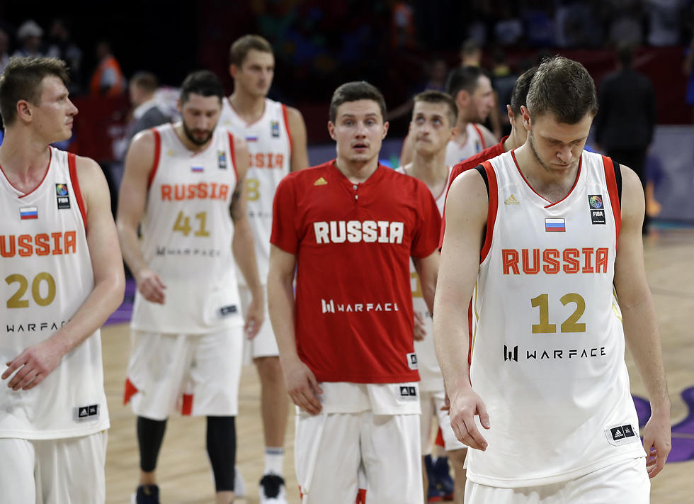 הפנים של שחקני רוסיה אומרות הכל (צילום: AP) (צילום: AP)