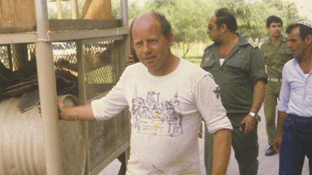 1985: צבי גור בכלא (צילום: שאול גולן) (צילום: שאול גולן)