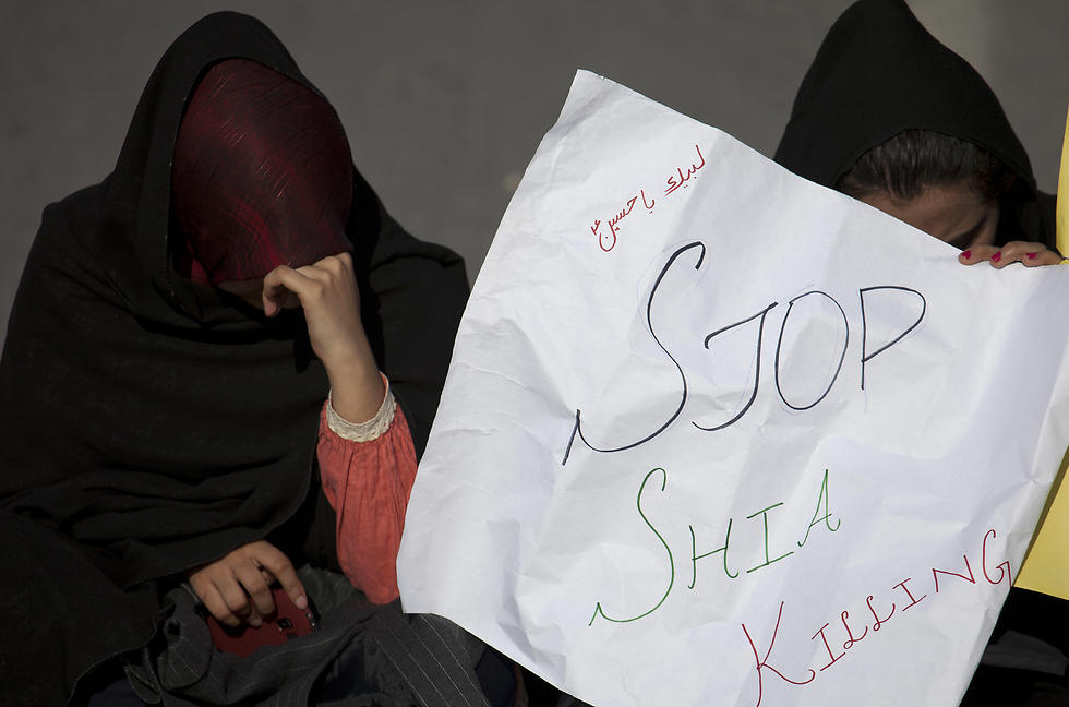 Members of Pakistan's Shiite community attend a rally to condemn killings of their fellow Muslims (File photo: AP)