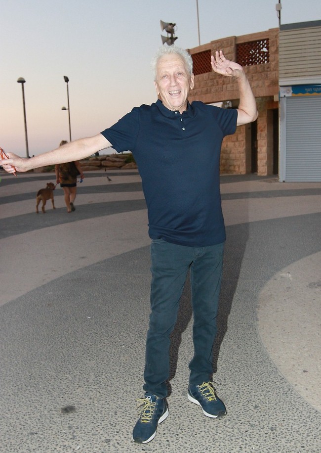 זה מתיחות או התחלה של ריקוד? מושנוב (צילום: ענת מוסברג) זה מתיחות או התחלה של ריקוד? מושנוב (צילום: ענת מוסברג)