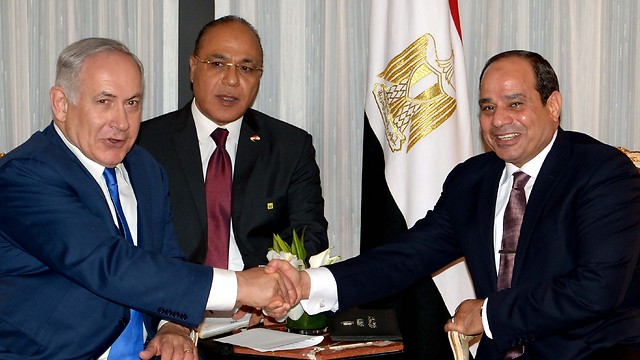 Netanyahu with Sisi (צילום: אבי אוחיון, לע"מ)