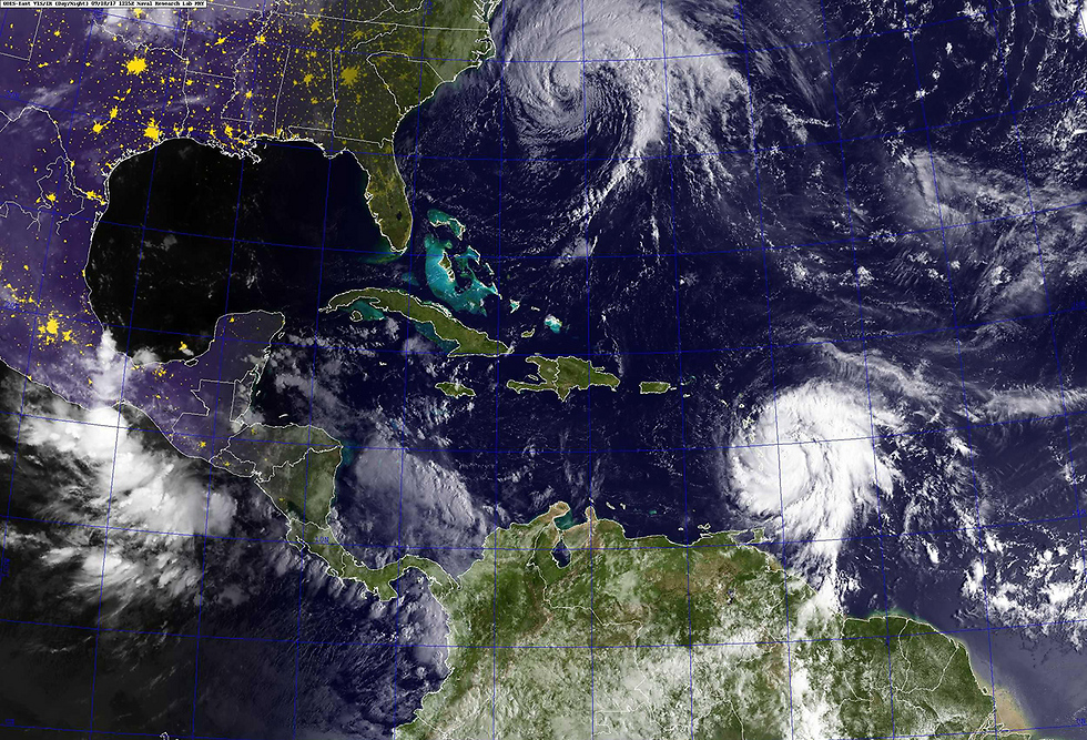 ההוריקן מריה (למטה) מכה בקריביים (צילום: EPA) (צילום: EPA)