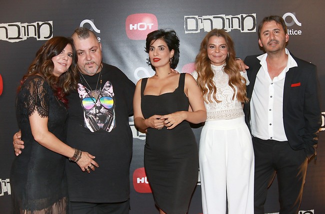 תשכחו מהמילה "פרטיות". המחוברים החדשים (צילום: ענת מוסברג) תשכחו מהמילה "פרטיות". המחוברים החדשים (צילום: ענת מוסברג)
