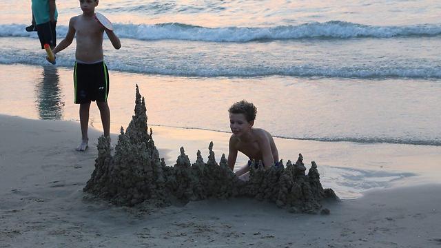 מגדל בחוף פרישמן (צילום: מוטי קמחי) (צילום: מוטי קמחי)