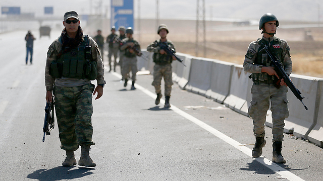Turkish troops during drill on the Turkey-Iraq border (Photo: EPA)