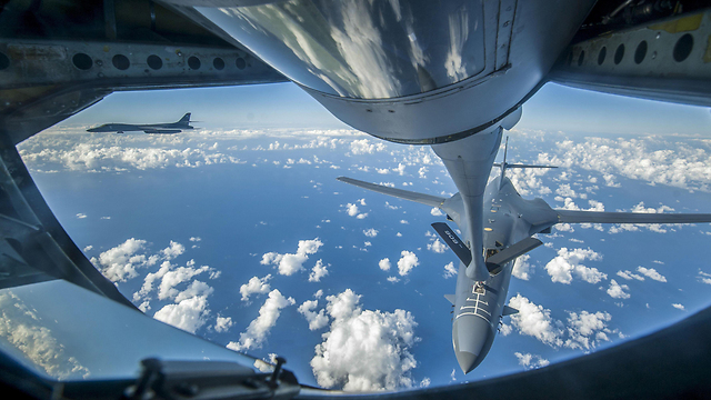 מפציצים אמריקניים בימים האחרונים בחצי האי קוריאה (צילום: AFP, US AAIR FORCE/PETER REFT) (צילום: AFP, US AAIR FORCE/PETER REFT)
