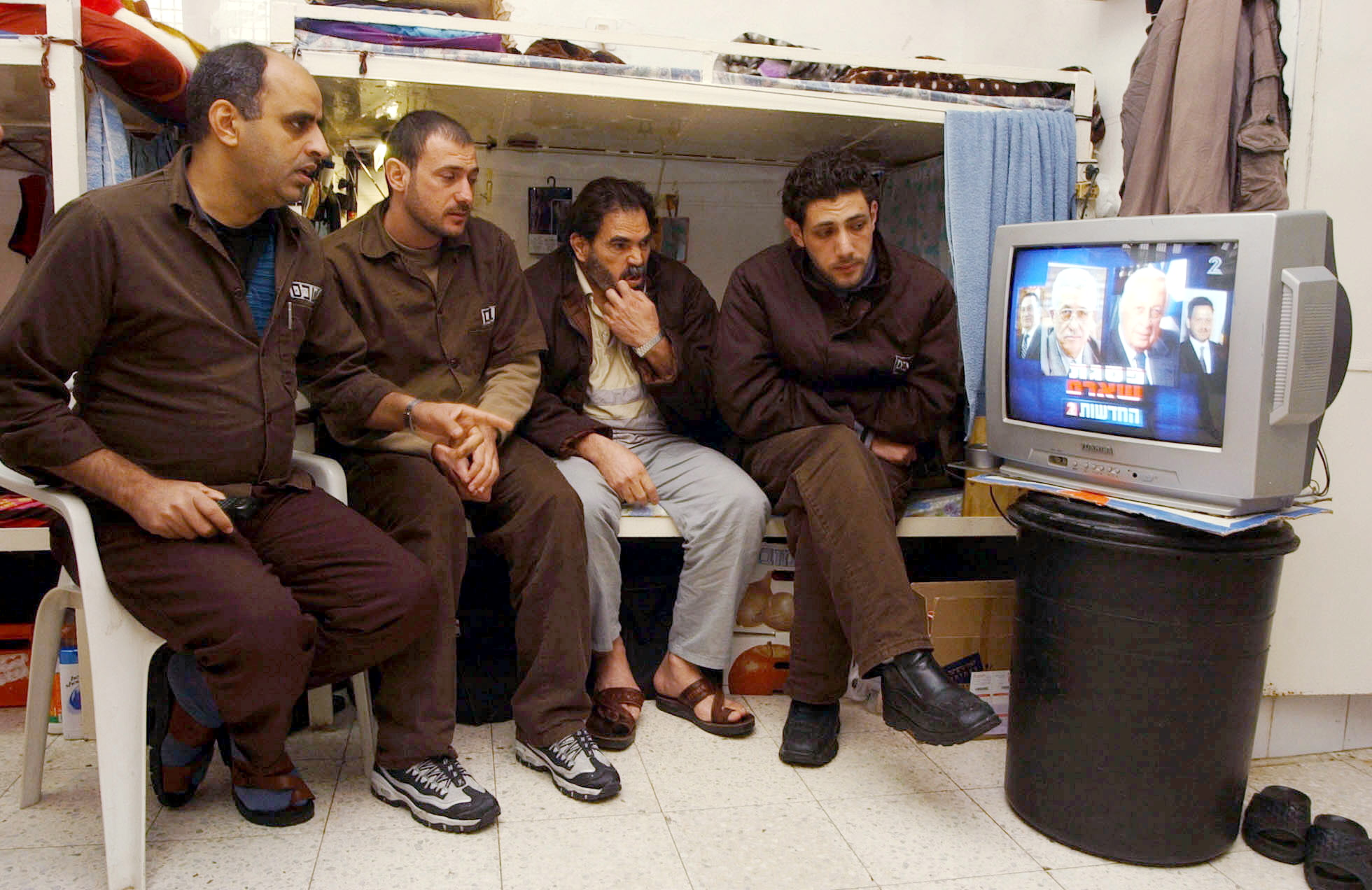 У палестинских заключенных есть право смотреть телевизор. Фото: Гади Кабало (архив "Едиот ахронот")
