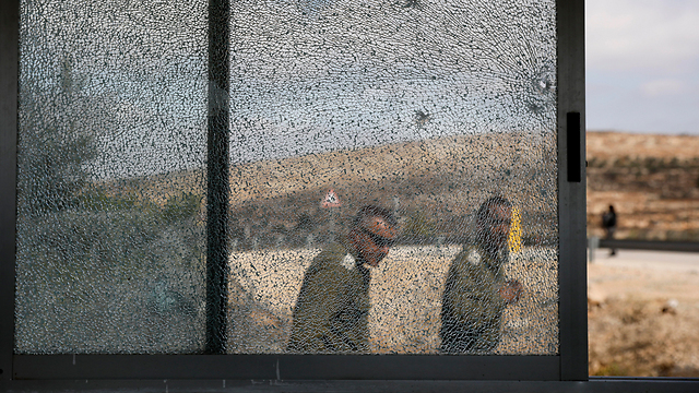 זירת הפיגוע בהר אדר (צילום: EPA) (צילום: EPA)