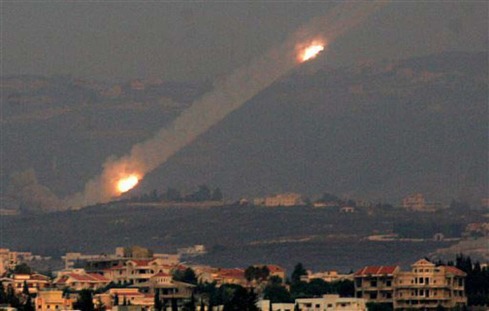 רקטות ששוגרו אל ישראל במלחמת לבנון השנייה (צילום: AP) (צילום: AP)