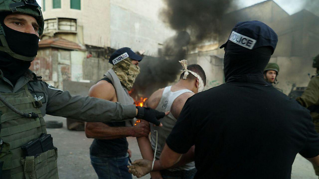 Undercover Border Police agents arrest rioters in Biddu (Photo: Israel Police)