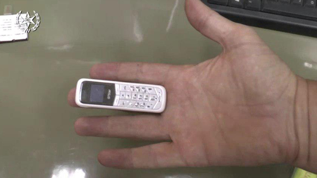 Miniscule mobile phones were smuggled into prisons for security prisoners (Photo: Police Spokesperson's Unit) (Photo: Police Spokesperson's Unit)