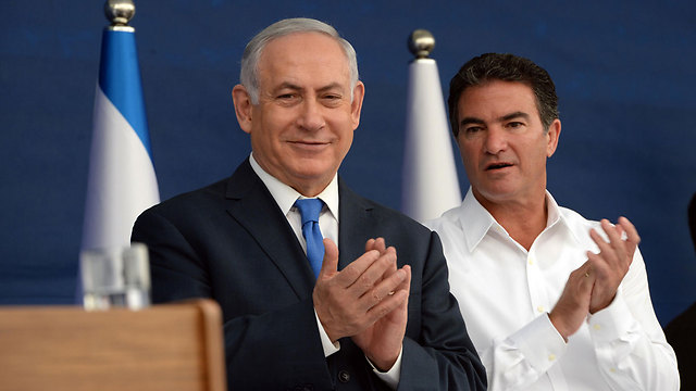 Netanyahu (L) and Cohen (Photo: Haim Tzach/GPO)