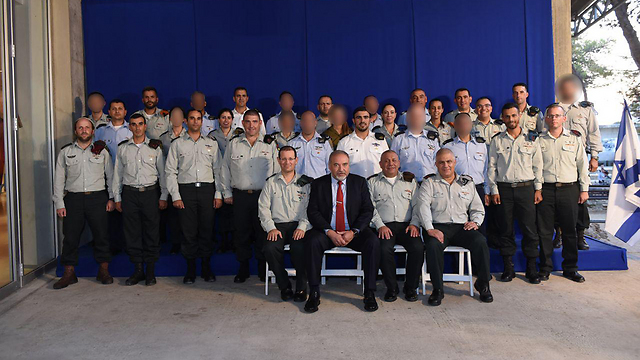 Cermony for IDF officers and NCOs (Photo: Defense Ministry)