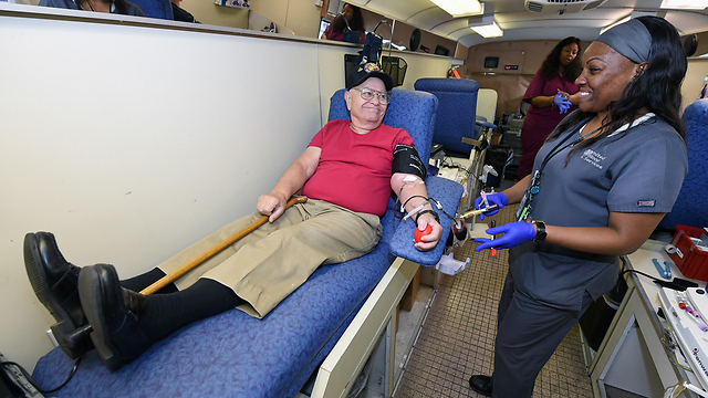 הציבור מתגייס לתרום דם לפצועים (צילום: AFP) (צילום: AFP)