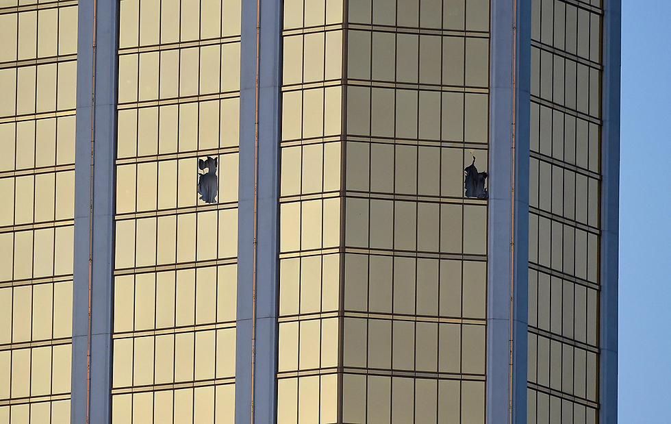 החלון בקומה ה-32 ממנו ירה פאדוק (צילום: AFP) (צילום: AFP)