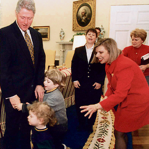 כילד, עם ביל קלינטון בבית הלבן. "אביו עשה בו שימוש פוליטי"