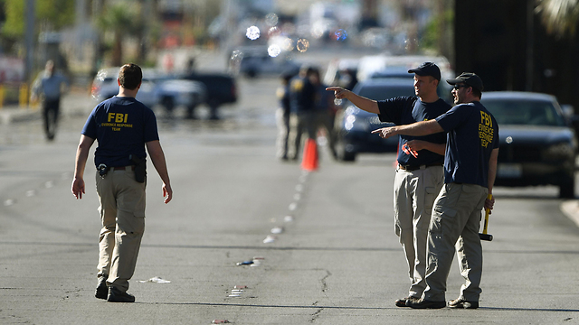 בלשי FBI בלאס וגאס, למחרת הפיגוע (צילום: AFP) (צילום: AFP)