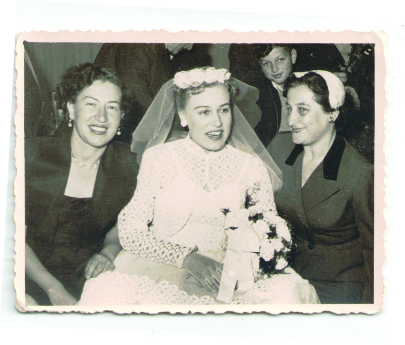 Сара Ачеркан на свадьбе. Фото из семейного архива