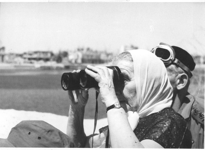 Голда Меир осматривает позиции ЦАХАЛа на Суэцком канале. Фото: Шломо Лави