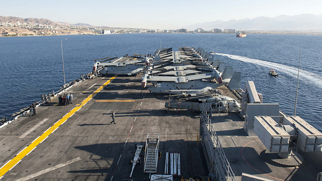 נושאת המסוקים USS אמריקה סמוך לחופי אילת ()