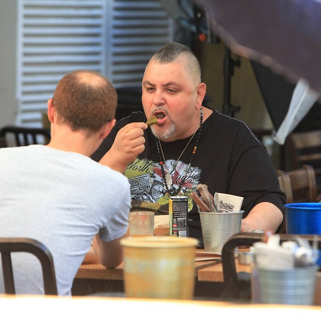 טוב נו אז על התמונה הספציפית הזו נבקש סליחה (צילום: מוטי לבטון) טוב נו אז על התמונה הספציפית הזו נבקש סליחה (צילום: מוטי לבטון)