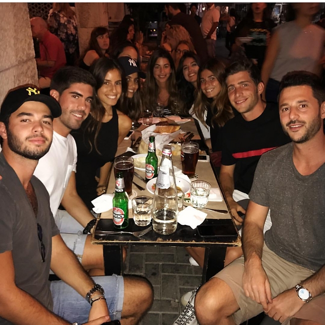 נבחרת ספרד מרימה בתל אביב (צילום מסך) נבחרת ספרד מרימה בתל אביב (צילום מסך)