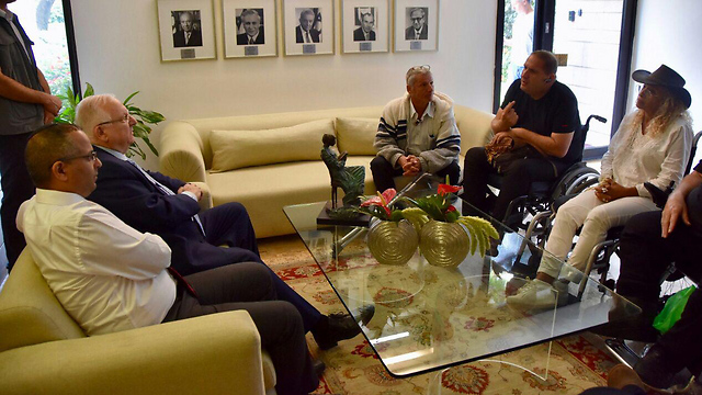 Rivlin meets with representatives of the disabled protesters (Photo: Tomer Reichman)
