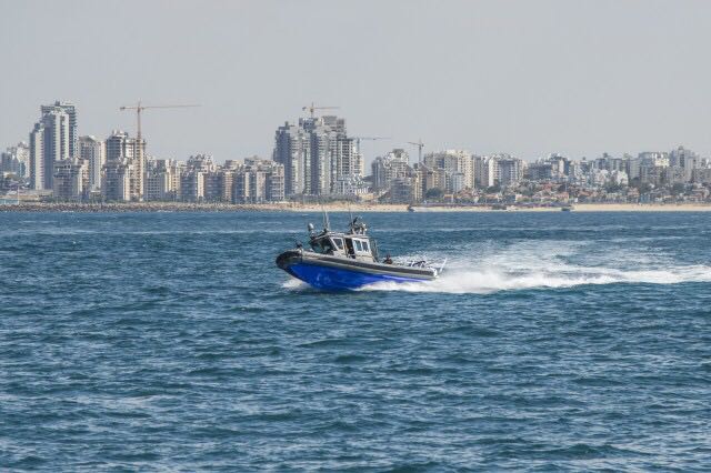 A Tzira defender-class boat, part of the Snapir harbor security unit, sailing near Ashdod (Photo: IDF Spokesperson's Unit)