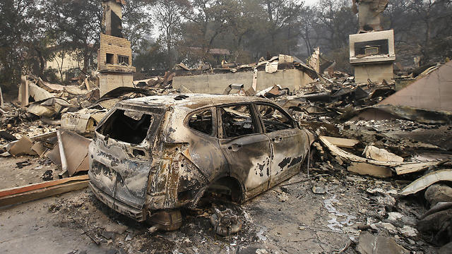 ההרס בבתים הסמוכים (צילום: AP) (צילום: AP)