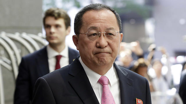 שר החוץ הצפון קוריאני רי יונג הו (צילום: AP) (צילום: AP)