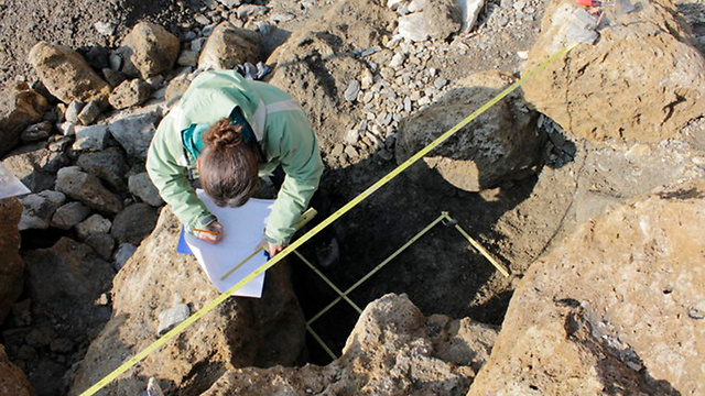 החפירות במעבר לוצ'ן (צילום: רשות העתיקות בברן) (צילום: רשות העתיקות בברן)