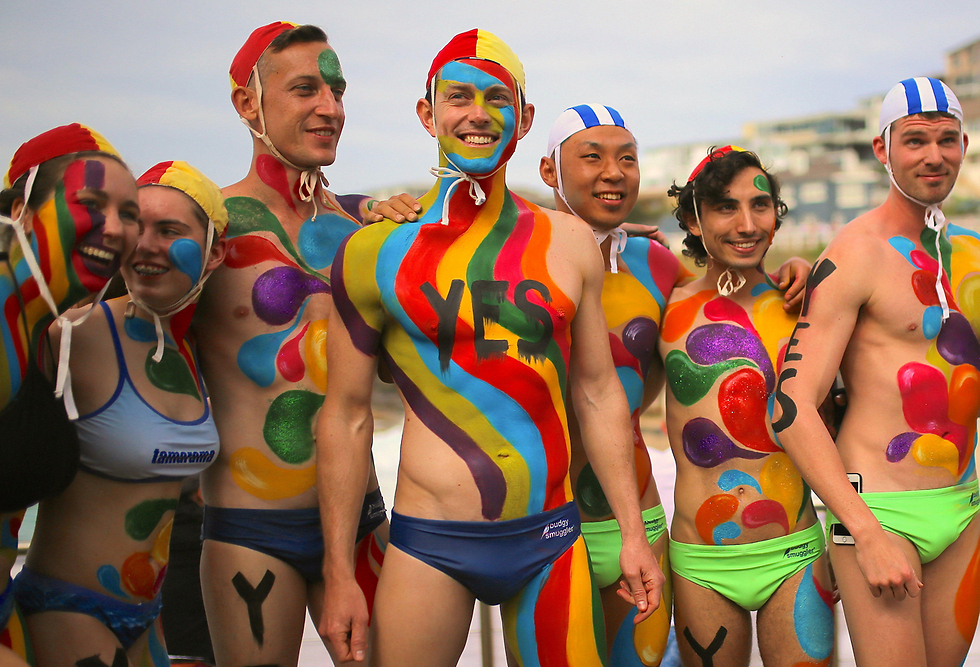 בחוף טמרמה בסידני ערכו אירוע תמיכה בנישואים חד-מיניים באוסטרליה על רקע משאל העם הלא מחייב שנערך בסוגיה (צילום: רויטרס) (צילום: רויטרס)