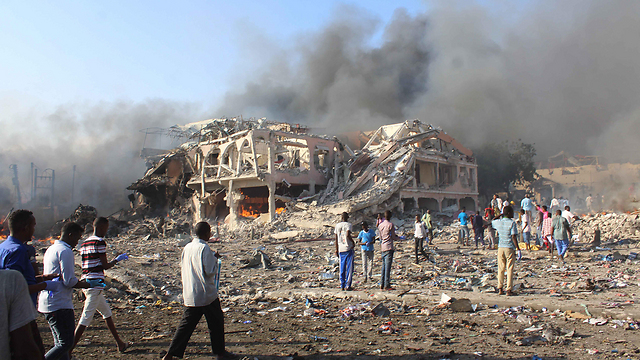 אחרי עוד פיגוע בבירת סומליה מוגדישו (צילום: MCT) (צילום: MCT)