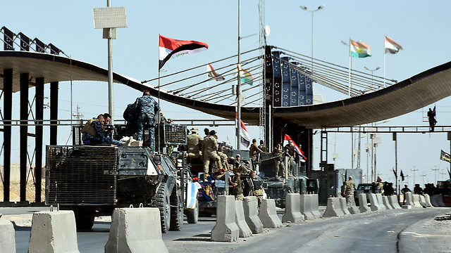 כוחות צבא עיראק נכנסו למחוזות הכורדיים ומחקו את כל הישגיהם הגדולים ב-30 השנים האחרונות (צילום: AFP) (צילום: AFP)