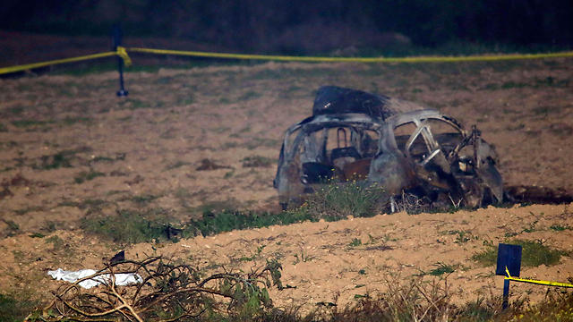 הרכב של העיתונאית החוקרת עף מהכביש מעוצמת הפיצוץ (צילום: רויטרס) (צילום: רויטרס)