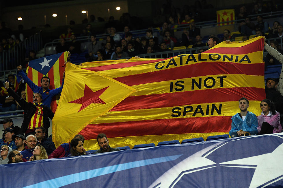 "קטאלוניה היא לא ספרד". האוהדים אמרו את דברם (צילום: getty images) (צילום: getty images)