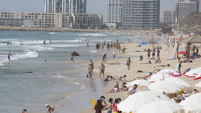 חוף הצוק בתל אביב. ארכיון  (צילום: אביגיל עוזי) (צילום: אביגיל עוזי)