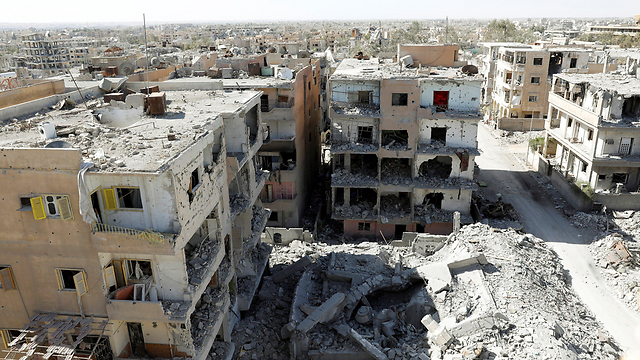 ההריסות במה שהייתה בירת דאעש בסוריה (צילום: רויטרס) (צילום: רויטרס)