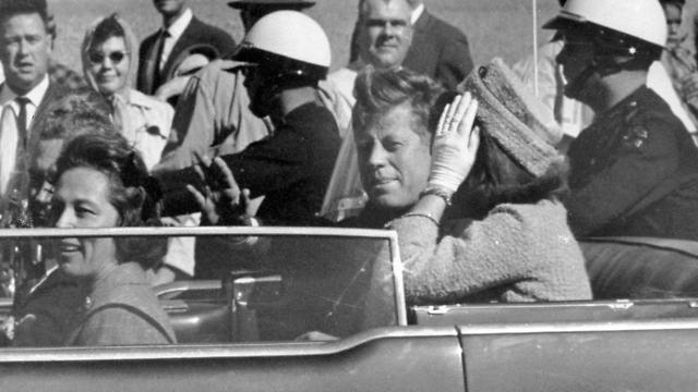 ג'ון קנדי ביום ההתנקשות בדאלאס, 22 בנובמבר 1963 (צילום: AP) (צילום: AP)