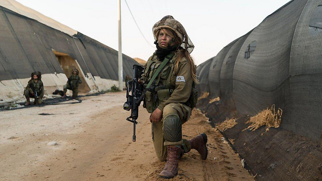 Солдат ЦАХАЛа в пехотных ботинках