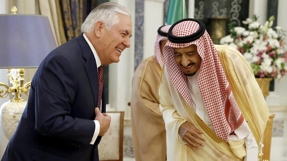 US Secretary of State Rex Tillerson meets with Saudi King Salman (Photo: AFP)